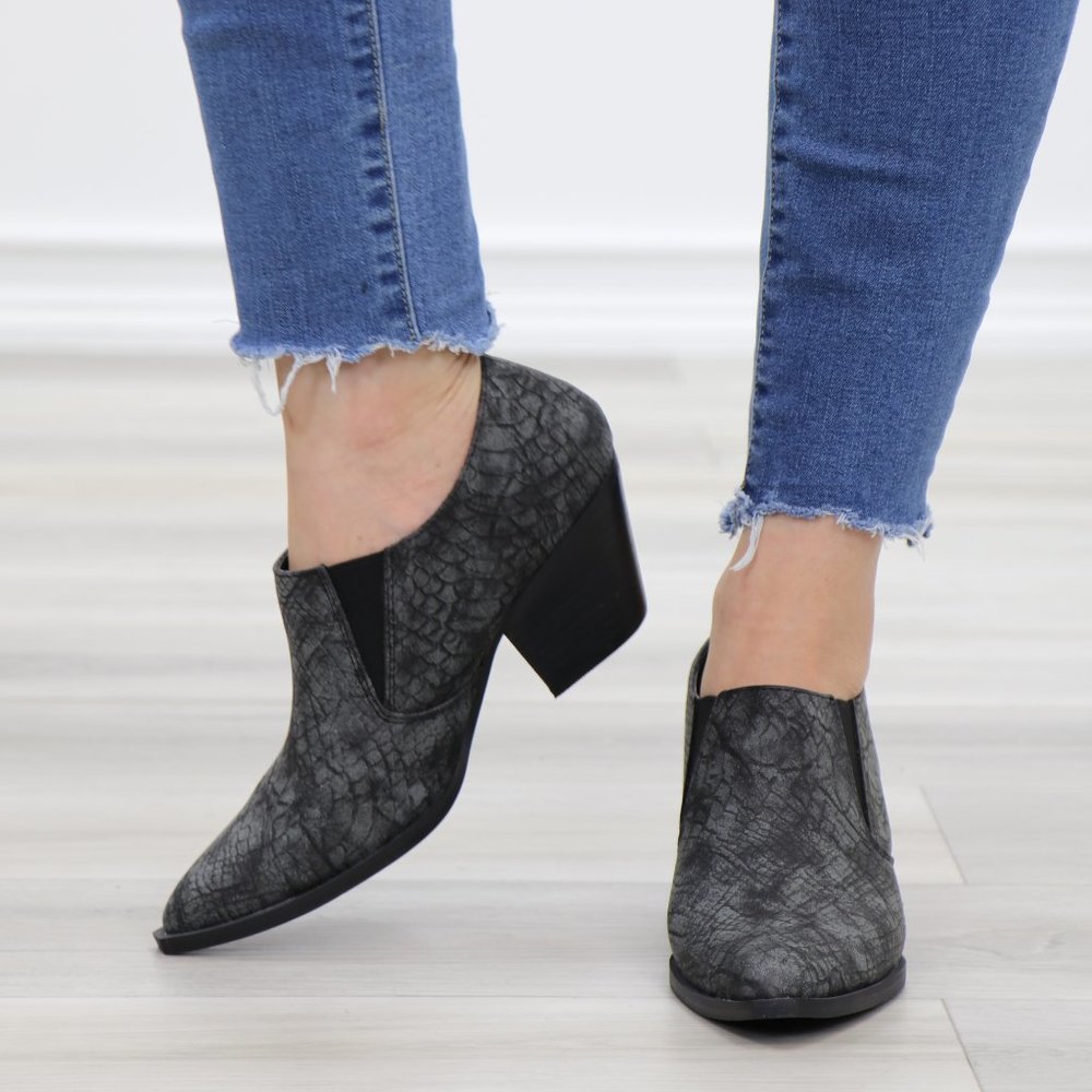 Slip On Gray & Black Snake Texture Low Cut Booties - Picture 12 of 13